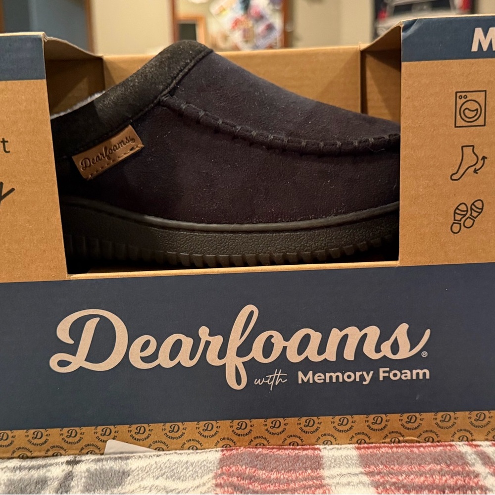 Men’s size small 7/8 Dearfoam Slippers